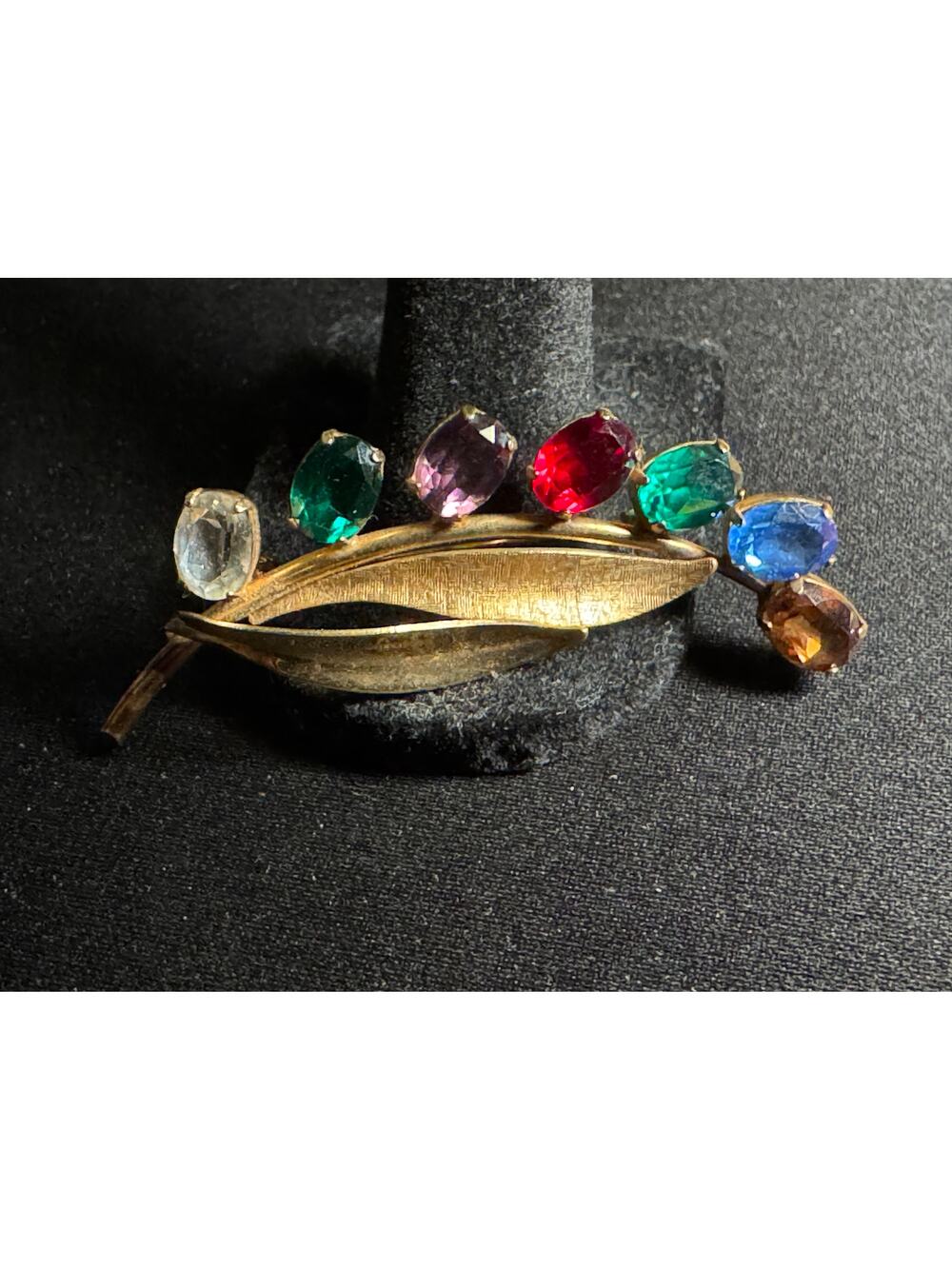 1/20 12k GF Van Dell Vintage Cabochon Leaf Brooch